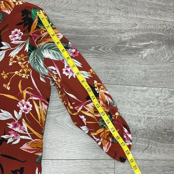 NWT Christopher & Banks 3/4 Sleeve Asymmetrical Hem Tropical Print Top S - Picture 9 of 14